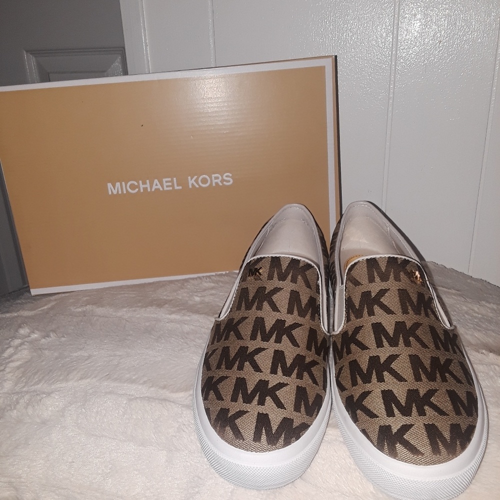 AUTHENTIC MICHAEL KORS SNEAKERS SIZE 8.5